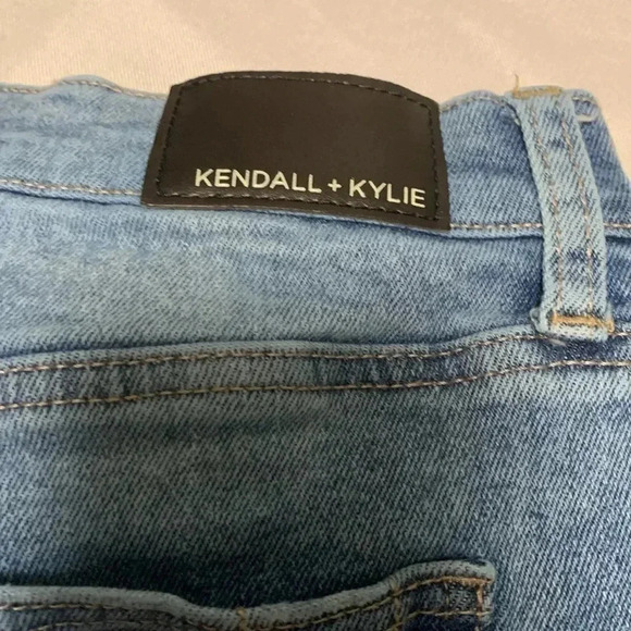 Kendall +Kylie Women’s Blue Jeans, Size waist 9-Length 29. Excellent Condition - Picture 3 of 4